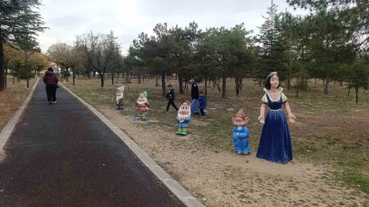 Bu kadarına da pes! Pamuk Prensesin cüceleri çalındı