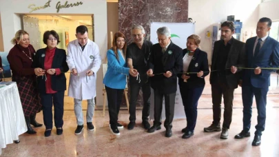 ESOGÜ’de Bağımlılığa Dikkat Çeken Karikatür Sergisi Ziyaretçilerini Bekliyor