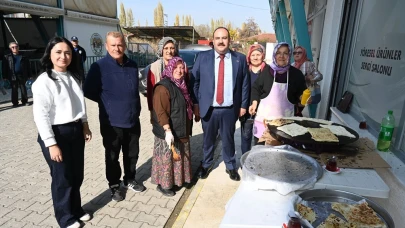 İnönülü Kadınlar Başkan Hamamcı’ya Bazlama İkram Etti