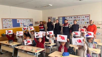"Bilinçli toplum, güvenli gelecek" projesi kapsamında jandarmadan öğrencilere eğitim