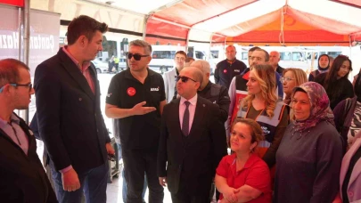 Afyonkarahisar'da Kent Meydanında Deprem Tatbikatı Yapıldı