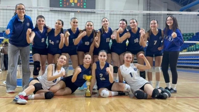 Kütahya Belediyespor Genç Kız Voleybol Takımı 3-1 şampiyon oldu