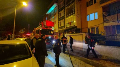 Kütahya’da apartmanın teras katındaki yangın endişe yarattı