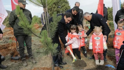 Kütahya Hatıra Ormanı'nda 2 Bin Fidan Toprakla Buluştu