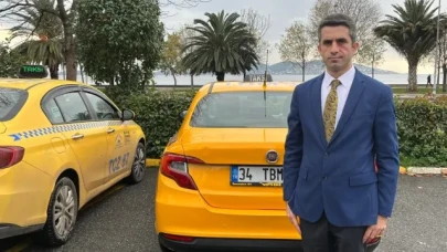 Üniversite Mezunu Bankacı Kariyerini Değiştirdi: Artık Kravatlı Taksici