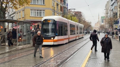 Meteoroloji Uyarmıştı: Eskişehir’de Yağmur Aniden Bastırdı