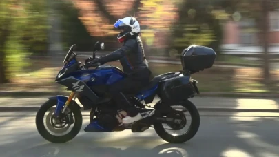 İspanya’dan Türkiye’ye 4,5 Günde: Yağmur Akbaş’ın Duygu Dolu Motosiklet Yolculuğu