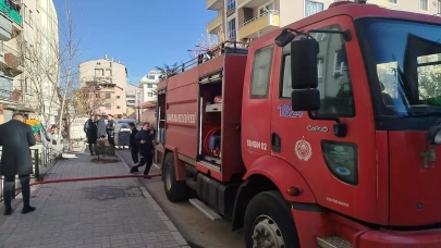 Sandıklı’da 5 Katlı Binanın Çatı Katında Yangın Çıktı