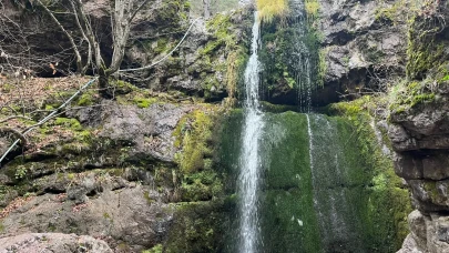 Beşikderesi Şelalesi’nde Kış Manzarası ve Azalan Su Debisi Endişesi