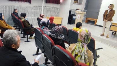 Altıntaş’ta Velilere YKS Bilgilendirme Toplantısı Düzenlendi
