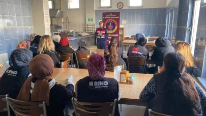 Bilecik'te Jandarmadan Kadın Çalışanlara KADES Farkındalık Eğitimi