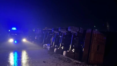Bilecik’te Tır Devrildi: Sürücü Yaralandı