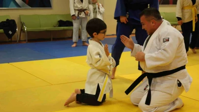 Bilecik'te İl Müdürü Demir Judocularla Birlikte Mindere Çıktı