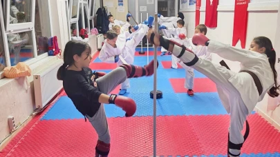 Bilecik’te Spor Okullarında Karate Antrenmanları Devam Ediyor