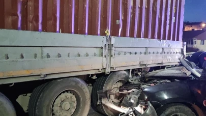 Bozüyük’te Otomobil Tıra Arkadan Çarptı: 1 Ölü, 1 Yaralı