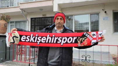 Eskişehirspor Sevgisi Binaya Yansıdı: Apartman Kırmızı-Siyaha Boyandı