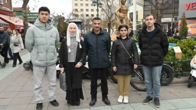 ES-UDER, Eskişehir’deki Binlerce Uluslararası Öğrenciye Destek Eli Uzatıyor