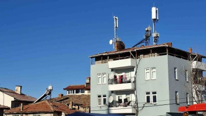 Hisarcık’ta Baz İstasyonu Tepkisi: Mahalle Halkı Endişeli