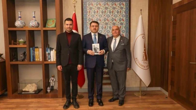 Kütahyalı “Şeref Usta” Kitabının Geliri Çıraklara Bağışlanacak