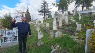 Kütahya İstiklal Mahallesi Muhtarından Yeni Mezarlık ve Tarihi Yapı Talebi