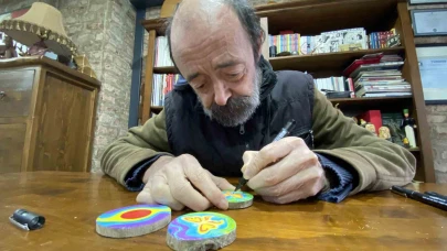 Karikatürden Çini Mürekkebine: Çizgiyle Ek Gelir Sağlıyor