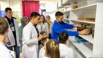 BŞEÜ’de Özel Öğrenciler Laboratuvar Ortamını Tanıdı