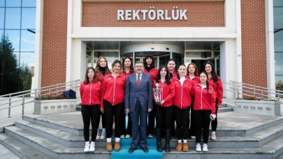 BŞEÜ Rektörü Kaplancıklı, Başarılı Sporcularla Bir Araya Geldi