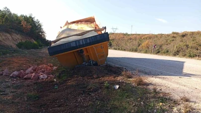 Bilecik’te tır dorsesi koptu, faciadan dönüldü
