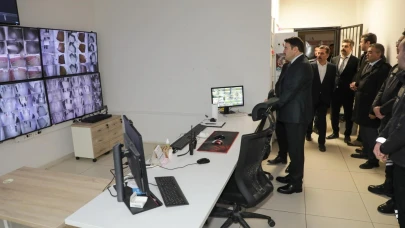 Vali Işın’dan İl Göç İdaresi Müdürlüğü Geri Gönderme Merkezi’nde Denetim