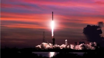 SpaceX’ten Bir Adım Daha: 23 Yeni Starlink Uydusu Yörüngeye Gönderildi, Küresel İnternet Ağı Genişliyor