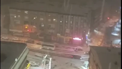 İstanbul'da Aniden Bastıran Yoğun Kar ve Dolu Yağışı Şehri Felç Etti