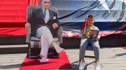 İyi Parti 23 Nisan’da çocuklara boyama kitabı dağıttı