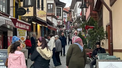 Odunpazarı'nda yoğunluk: Esnaf Memnun, Kalabalık Neşeli