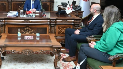 Eskişehirli Küçük Kızlar Voleybol Takımından Vali Aksoy'a Ziyaret