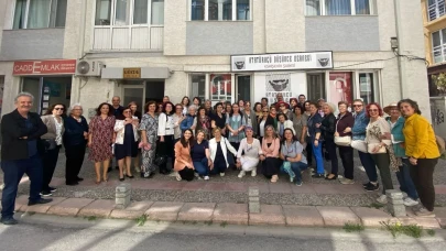 Atatürkçü Düşünce Derneği Kadın Üyeleriyle Güçlü