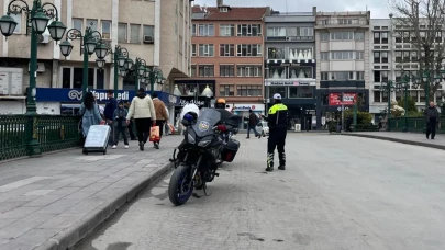 Eskişehir'de polis ekipleri şehir merkezinde denetimde