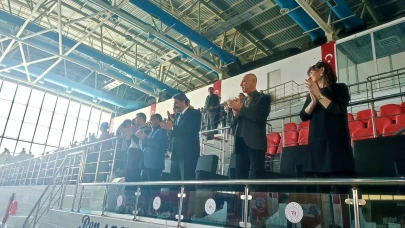 Genç Yüzücüler 23 Nisan İçin Yenikent’te Yarışıyor!