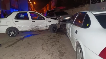 Çarpışmanın Ardından 4 Araç Daha Zarar Gördü