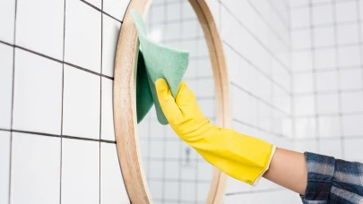 Banyo Aynasındaki Su Lekelerini Kolayca Gidermenin 3 Pratik Yöntemi