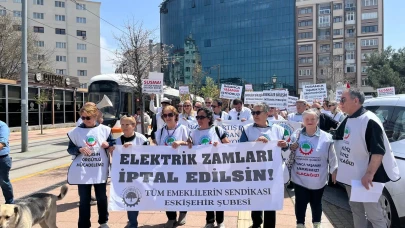 Eskişehir'de emekliler ışık değil fatura yaktı!