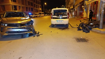 Peş Peşe İki Araçla Çarpışan Motosiklet Sürücüsü Yaralandı