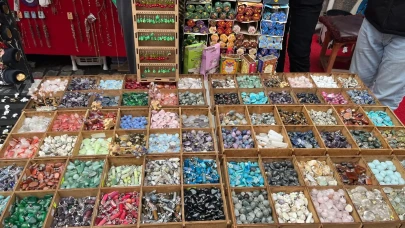 Eskişehir’de Tarihi Odunpazarı’nda Renkli Taşlara Yoğun İlgi