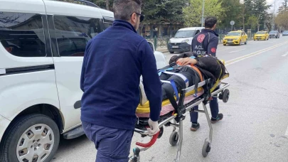 Eskişehir'de Ani Frene Çarpan Motosikletli Hastaneye Kaldırıldı