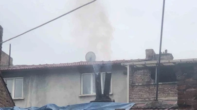 Eskişehir'de bacadan çıkan duman mahalleyi sardı
