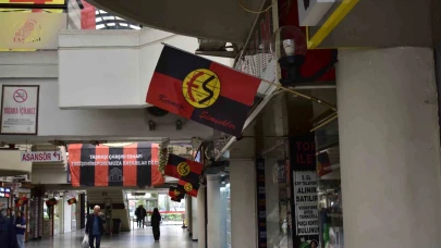 Eskişehir kırmızı-siyaha büründü