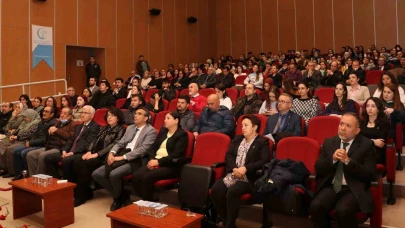 ESOGÜ'de Eğitim Şehitleri Anma Etkinliği Düzenlendi