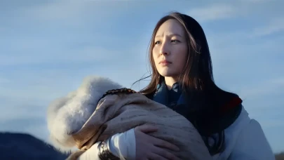 Göktürk Mitolojisi Sinemada: İlk Göktürk Filmi Hakkında Bilinmesi Gerekenler** İlk Göktürk filmi, merakla beklenen tarihi hikayesi ve oyuncu kadrosuyla gündemde. Peki, bu film ne zaman ve nerede gösterime girecek? Konusu nedir? Uyarlama mı yoksa tamamen kurgu mu? Çekim yeri ve gerçek hikayeye dayanan unsurlarıyla detaylar burada!