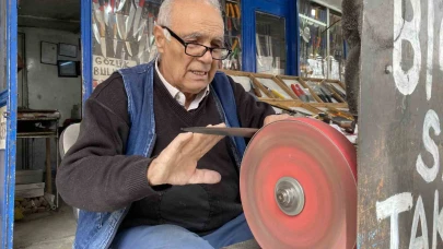 81 Yaşındaki Bıçak Bileme Ustası: "Bu İş Benim için Keyif ve Azim!"