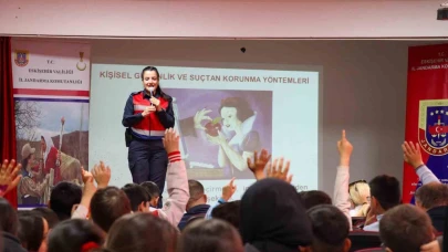 Eskişehir'de jandarma kadına yönelik şiddetle ilgili vatandaşları bilgilendirdi