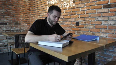 10 Milyon TL Borçla Mücadele Eden Girişimci Mizah ile Destek Topluyor